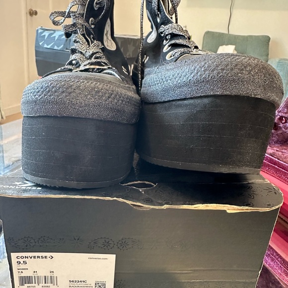 Miley Cyrus x Converse Sneakers New in Box - Picture 2 of 6